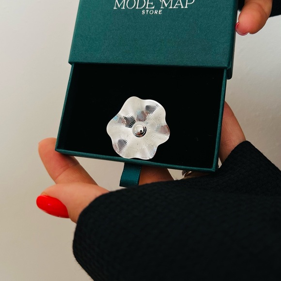 New Bloom of Radiance Brooch floral boho silver - Picture 4 of 6